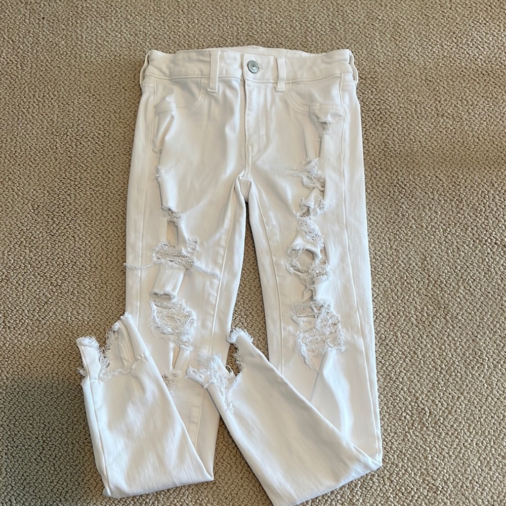 American Eagle White distressed jeans 2